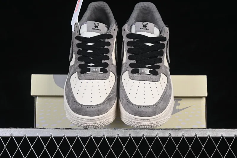 All categories Nk Air Force 1 Air Force series Nk Air Force 1 Low Air Force low-top Nike Air Force 1'07 Low Violent Bear joint black and gray stitching Air Force 1 low-top casual sneakers XD9314-611